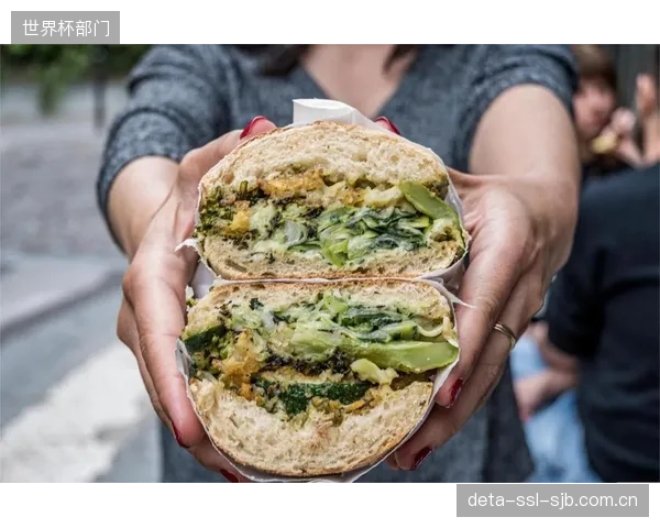 通过设置饮水站与可降解餐具，巴黎奥运会的塑料使用量相比往届减少一半